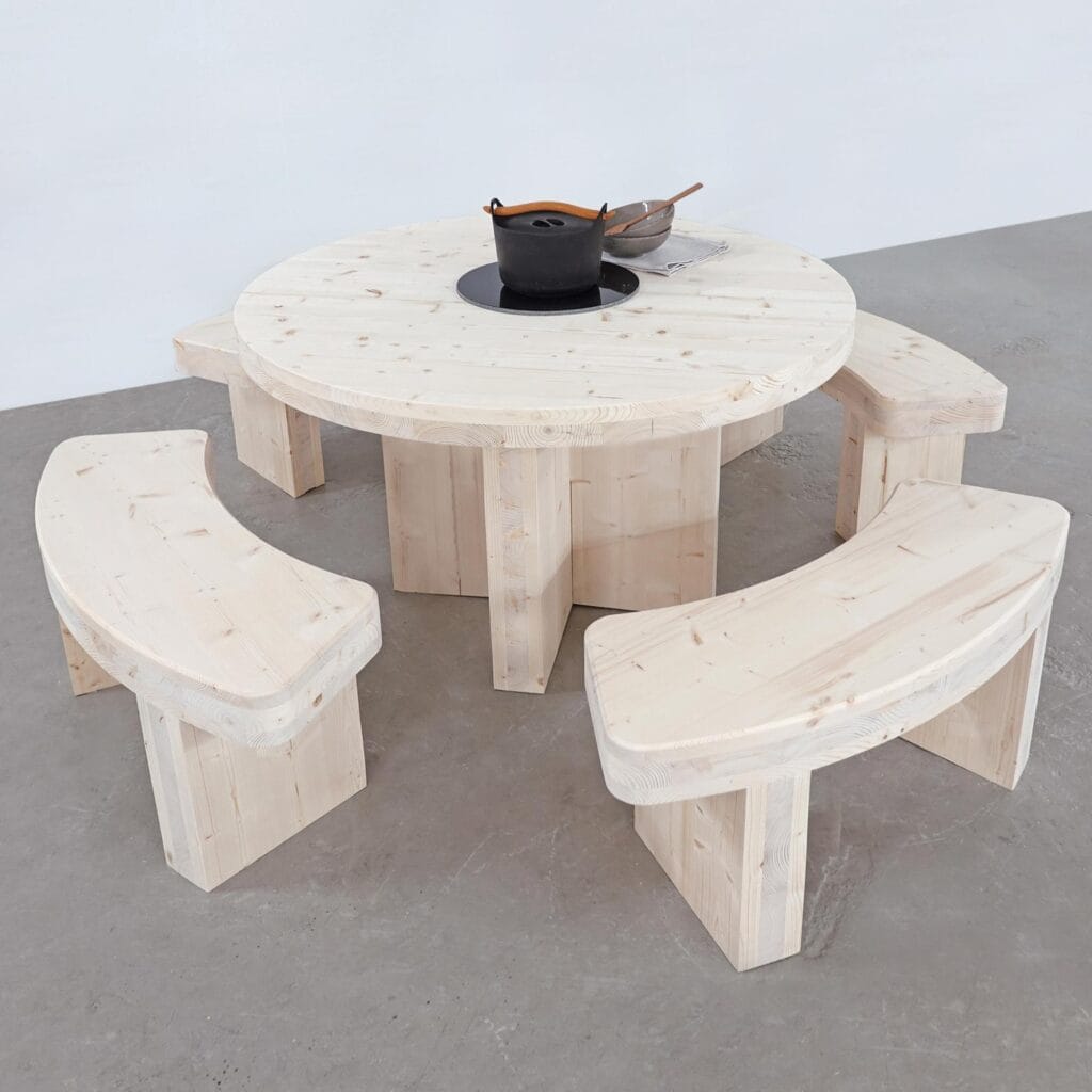 PLUS-pöytä ja KAARI-penkit 4 kpl