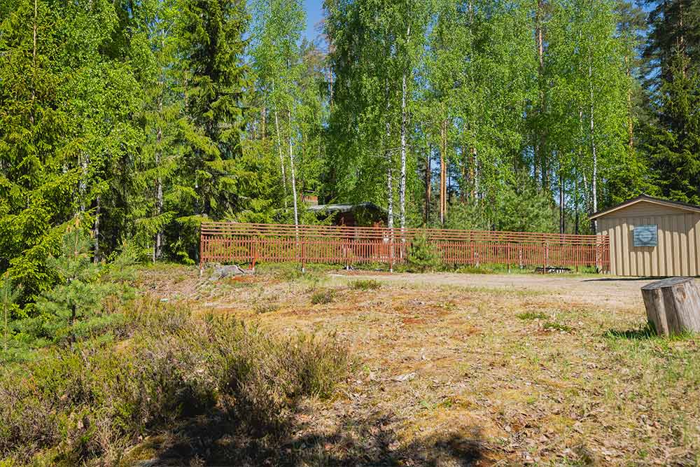 Piha ennen remonttia