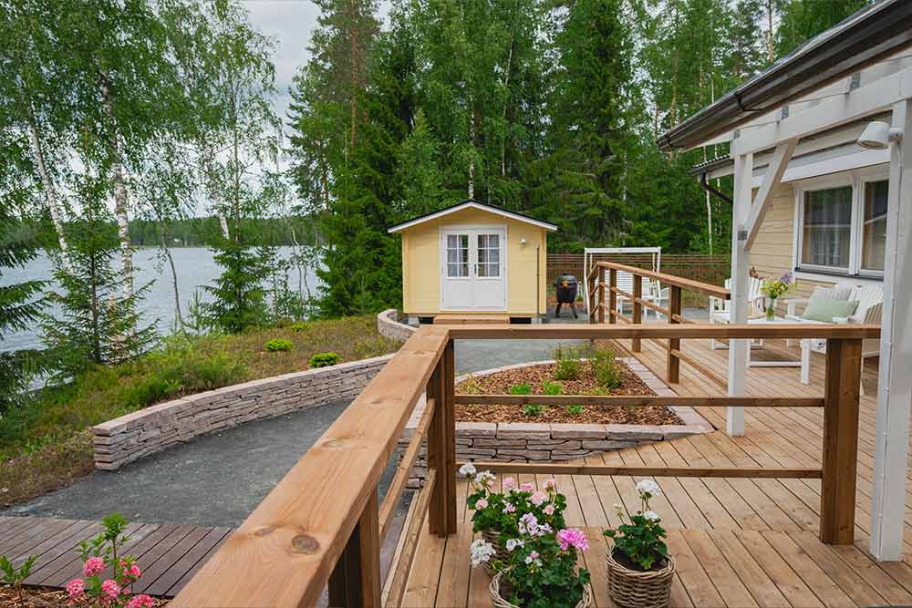 Näkymä terassilta remontin jälkeen